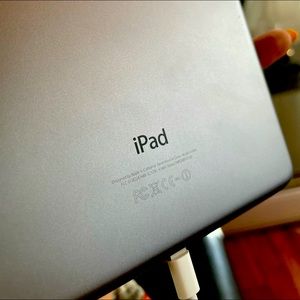 iPad Mini 2 : 16GB mint condition - UNLOCKED